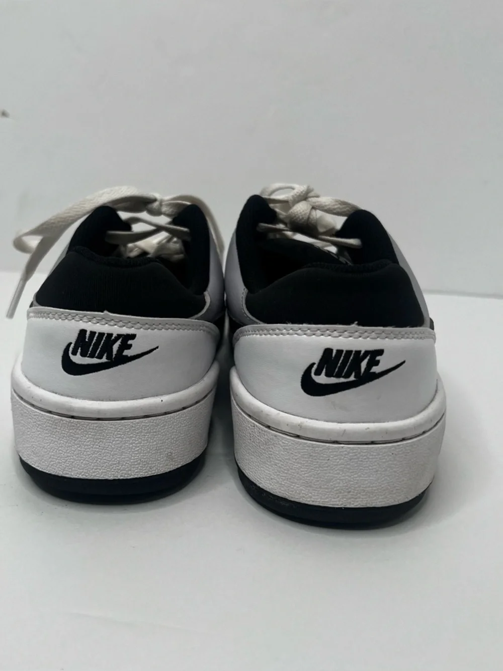 Nike Full Force Low Sneakers Youth Kids Sz 4.5 White & Black Basketball Casual